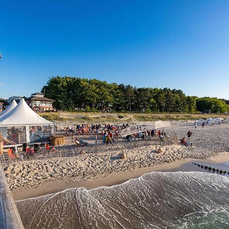 Kranichtanz An Der Seebruecke Zingst Exterior photo
