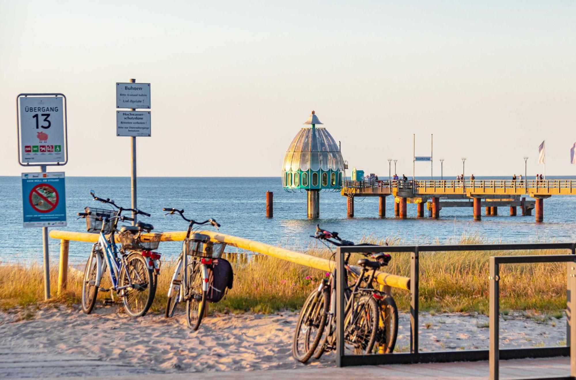 Kranichtanz An Der Seebruecke Zingst Exterior photo